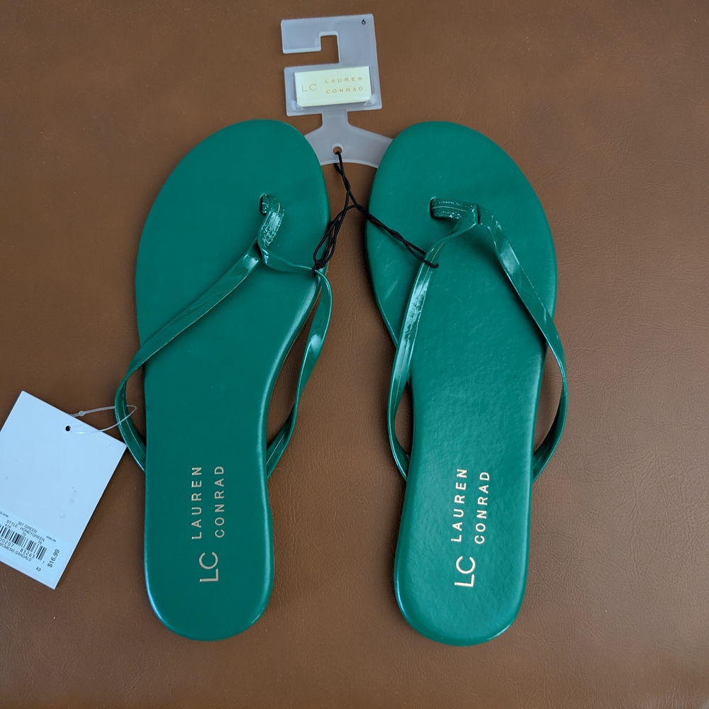 NWT LC Lauren Conrad Green Flip Flops Sandals